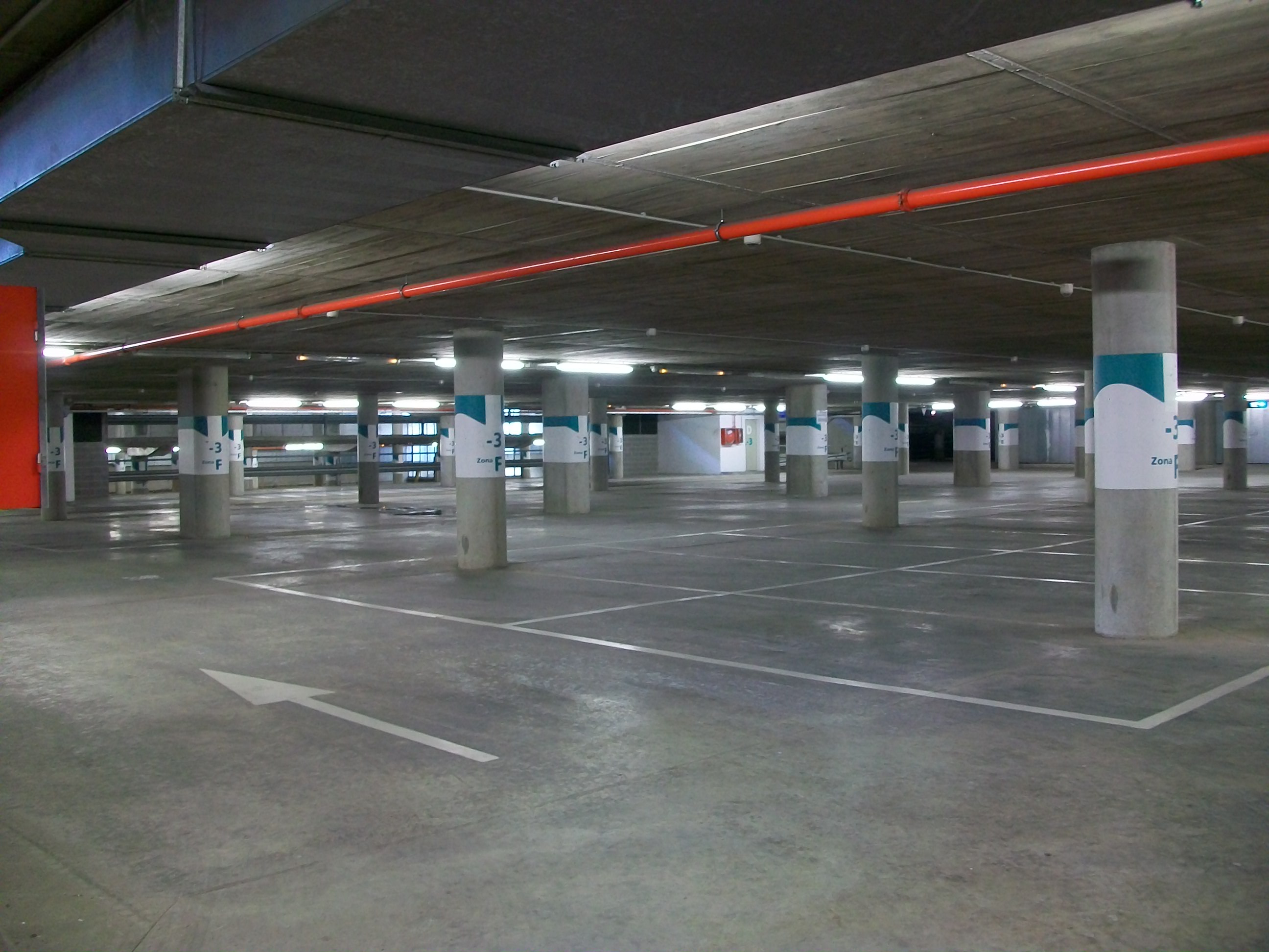 Vista interior aparcament 