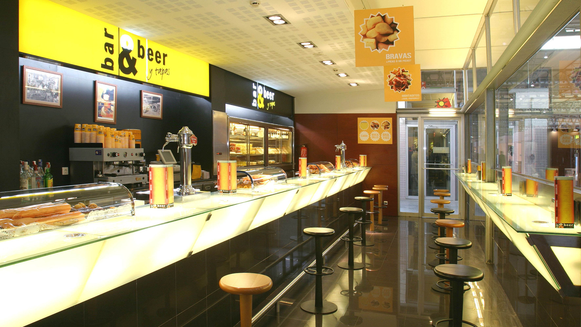 Vista interior restaurant