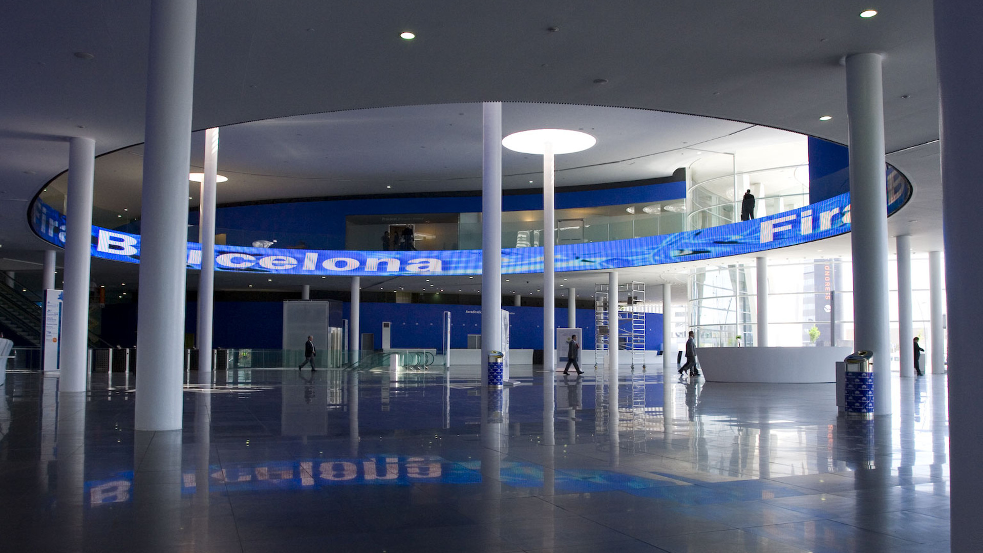 Interior del Vestíbul on es veu la pantalla de la primera planta